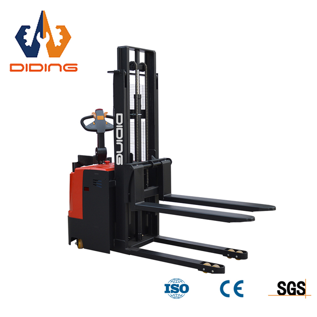 2 ton palet stacker . 